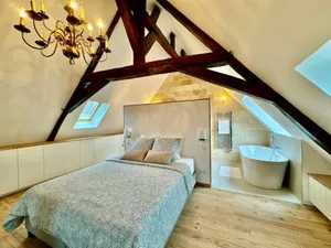 Image of Le Loft - By BEST KEYS - Prestige - Vue Cathédrale - Poutres Apparentes - Baignoire Îlot - Centre Ville - Smart TV - WiFi Illimité - Check-in Autonome
