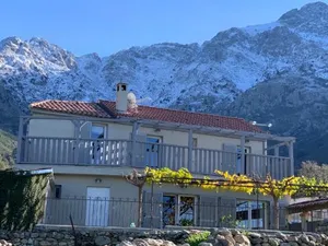 Image of Casa Basgiu, chambres avec balcon et table d'hôtes