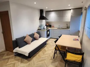 Image of Modern 3 bedroom home in Guildford. Sleeps 8