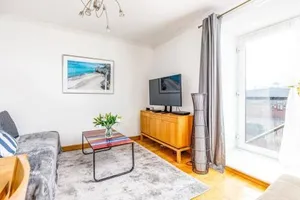 Image of Fresh, modern West End apartment beside Hydro