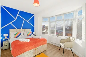 Image of Elegant 3-bed apartment with FREE onsite PARKING in Enfield - Out door Patio - Big savings on Longer Stays