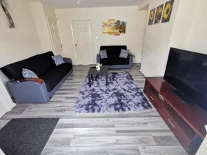 Image of Spacious 3-bedroom home in Birmingham with driveway parking