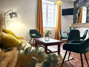 Image of Duplex de charme au cœur historique de Moulins avec équipements modernes et literie incluse - FR-1-489-523