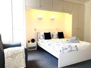 Image of Excellent, Three bedroom North London Apartment with Free Parking