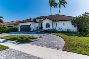 Image of Gorgeous Waterfront 3 Bed with Quick Access to Gulf!!