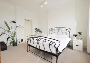 Image of Walk to London Bridge En Suite Apartment with Kitchen