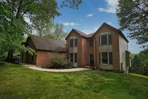 Image of Secluded 4 bedroom with hot tub minutes from campus