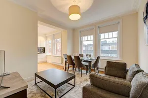 Image of Modern 3 Bed Apartment next to the Park - 210A