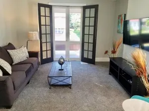 Image of Private 3 Bdrm Apt Spacious And Convenient