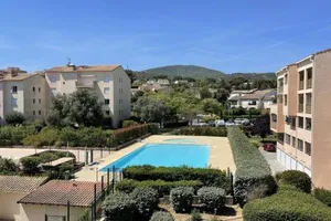 Image of T2 with balcony close to the sea