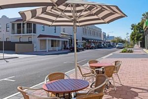 Image of Lovely Beachside Largs Bay unit - free wine