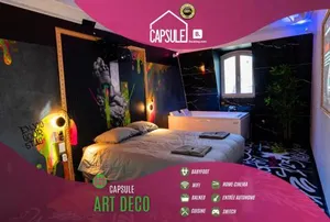 Image of Capsule Art Déco - Jacuzzi - Netflix - Home Cinéma - Arcade de jeux & Nintendo switch - 2 chambres - Filet suspendu