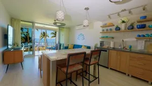 Image of Oceanfront, Gorgeous Sunsets, Dual AC, King Bed, Top Floor Views, Impeccably Remodeled Gem HKOK318