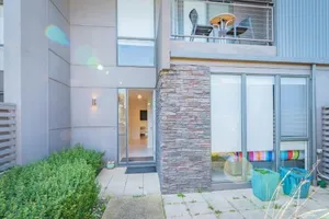 Image of Stylish 3 Bedroom Townhouse - Free Parking