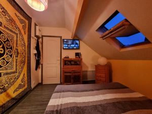 Image of OFFRE SPECIALE JO AVEC TRANSPORT GRATUIT SUR DEMANDE Chambre privée dans grande maison de ville avec jardin