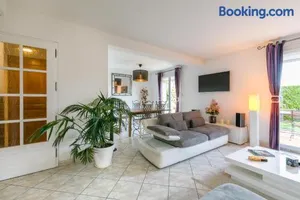 Image of Charmante Maison Climatisée avec son Jardin à 5 minutes de DIJON
