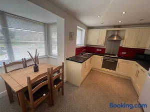 Image of SUPER 4 Bedroom 9 Person 3 Bathroom MEGA HOUSE