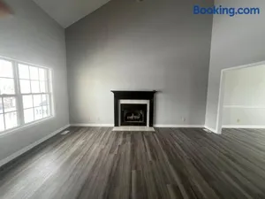 Image of Hollywood Hideaway