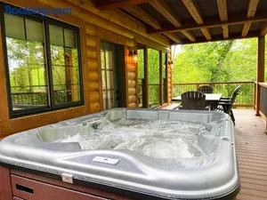 Image of Skyview Treehouse by Amish Country Lodging