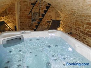 Image of Maison de charme avec jacuzzi, nature préservée et équipements pour bébé, 4 étoiles, proche forêt. - FR-1-611-70