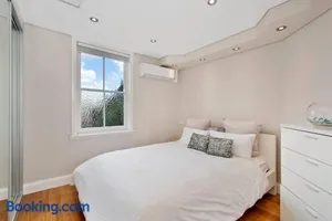 Image of Lovely Modern Coogee Apartment
