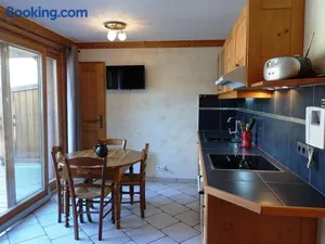 Image of Appartement cosy 2 chambres à Arêches, cuisine équipée et terrasse - FR-1-342-203