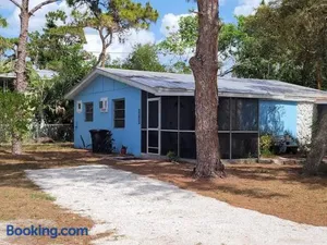 Image of Dolphin Updated Cottage On River - 1 Mile to Beach Kitchen Washer Dryer