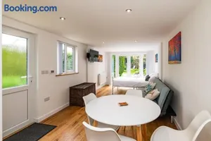 Image of Patio lodge with forest access close to beaches