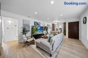 Image of Entire Private Home with 4 Bedrooms 2 Bathrooms, Hot Tub, King Bed, 80 TV, Gated Yard, Ranch Style, Available Now