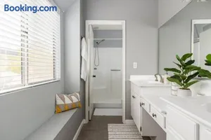 Image of GOODE HOMES Luxury Modern Home with Jacuzzi