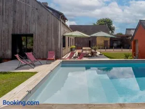 Image of Maison familiale avec piscine chauffée, salle de jeux et grand jardin - 5 chambres, 15 couchages - FR-1-410-340