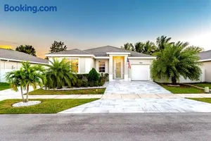 Image of Lux Backyard/Heated Pool/Everglades/Speedway/Keys!