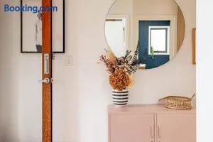 Image of Convenient luxury home, minutes to CBD + hospital