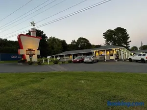 Image of Bea's Parkway Inn