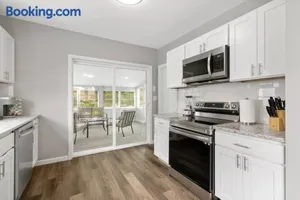 Image of Stylish, Relaxing & Comfy 3 BDR Home