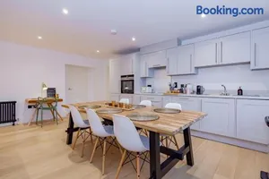 Image of Oxfordshire Living - The Churchill Apartment - Woodstock