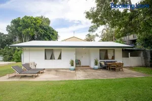 Image of Cosy Straddie cottage + sleeps 6 + close to beach