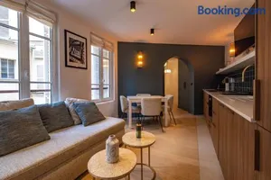 Image of 4 Guest - Hausmanian Flat Arc de Triomph