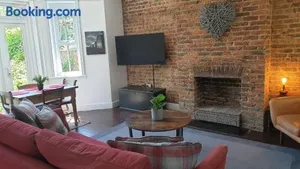 Image of Beautiful Garden Apartment in Leafy St Leonards 5 Mins to Beach