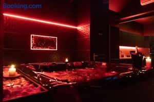 Image of Loveroom Ô Diable Des Plaisirs avec jacuzzi