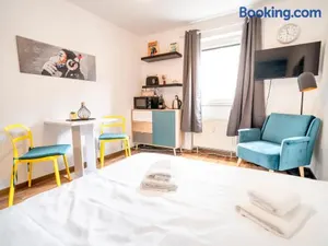 Image of Chilly Studio - Super Central