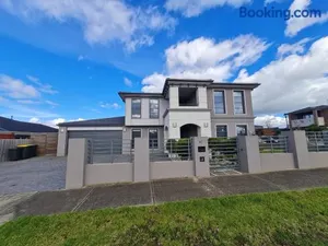 Image of Stylish House in Geelong for Large Family or Group