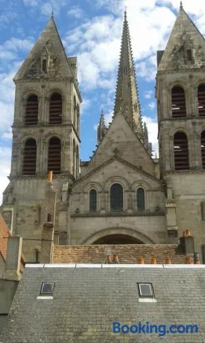 Image of Chambre d'hôte au 3ème étage d'une maison de chanoine