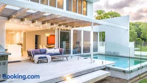 Image of Ocean House - 4 BR with Media Room & Private Pool - 100m to Beach