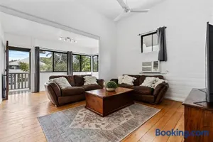 Image of 3-Bedroom Home Walk to Shops, Pubs and Restaurants!