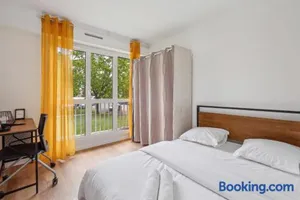 Image of Duplex apartment downtown with parking