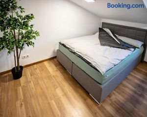 Image of CozyHome - Spacious and Modern Apartment close to Vienna