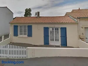 Image of Maison T4 Rénovée - Jardin Privé - Plage et Commerces à Pied - Stationnement Inclus - FR-1-331-32