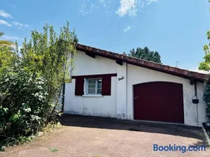 Image of Maison Basque T4 à Espelette : 5 adultes + 2 enfants, Internet, Jardin, Animal OK - FR-1-495-2
