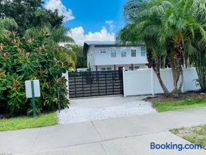 Image of Sarasota Paradise Heated Pool Home Near IMG & Siesta Key Beach